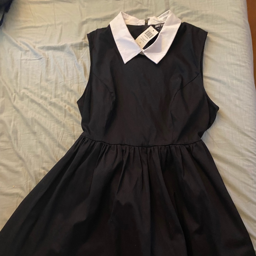 BLK WHITE SLEVELESS COLLAR DRESS